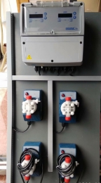 多參數(shù)檢測(cè)儀表可測(cè)PH，ORP，配加藥計(jì)量泵