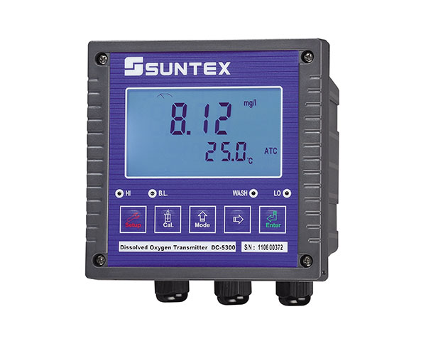 ■ 144X144 標準設計酸堿度/氧化還原變送器 ■ 一體成型外箱、透明前蓋設計，具防水、防酸氣等功能 ■ 大型液晶顯示幕，pH/ORP、Temp.手動按鍵切換顯示 ■ LED 燈號指示 Hi、Lo 動作狀態 ■ 具手動校正；手動/自動選擇溫度補償等功能 ■ 操作簡單方便