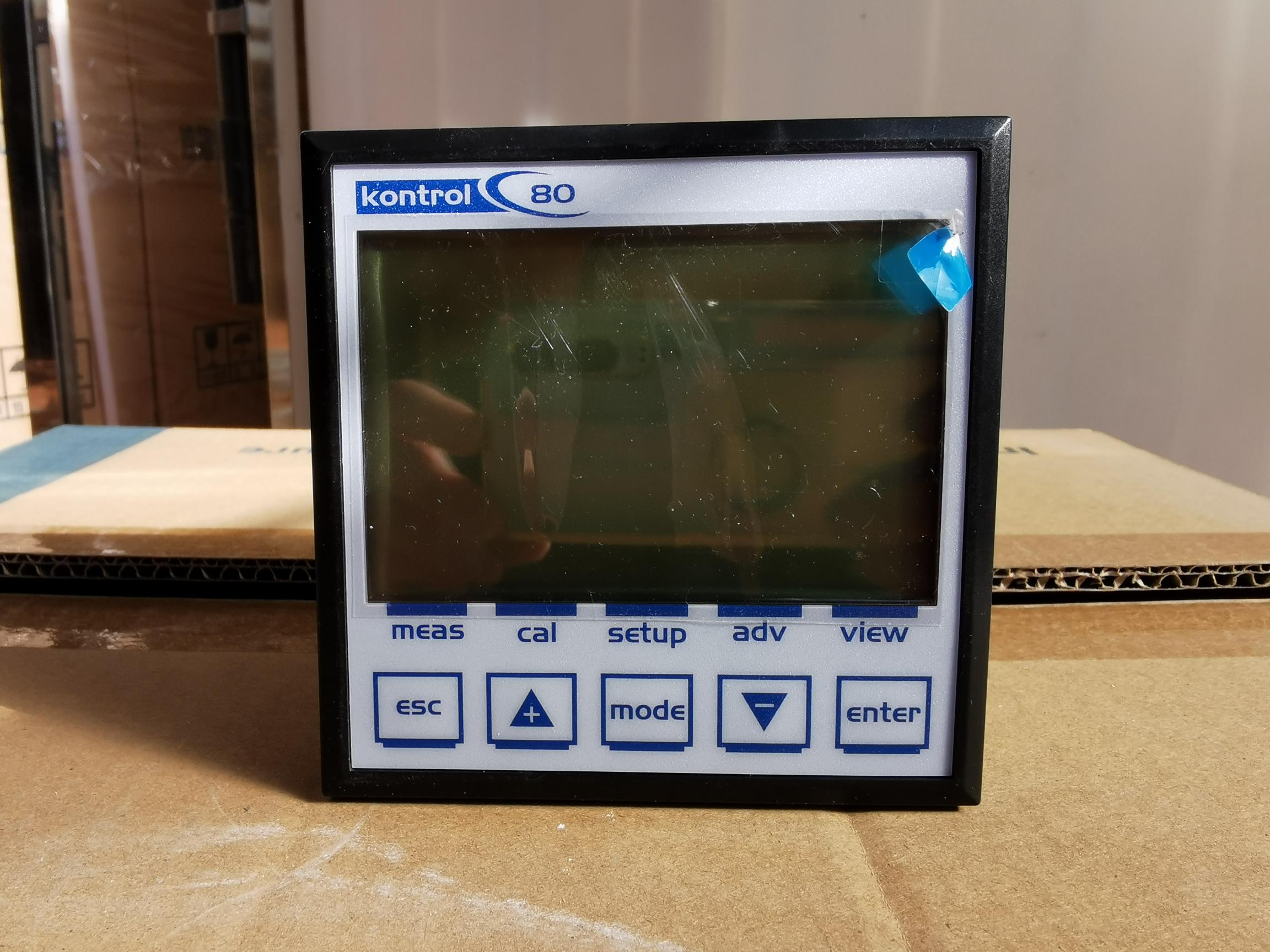 外形尺寸 96x96x42毫米，盤式安裝- 防護(hù)等級(jí): IP65（前面板）,IP20（后蓋）- -10-150°C（溫度）- 精度: 0.1%- 2路繼電器: 250 VAC,5 A- 2路4-20 mA電流輸出，800OhmpH/ORP儀表量程: 0.00 - 14 pH; ± 2000 mV;-